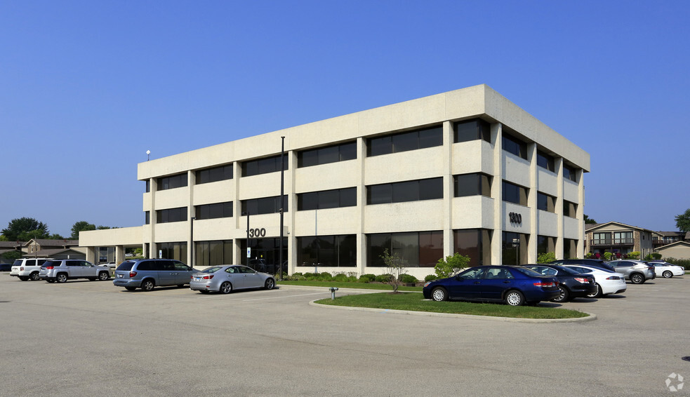 1300 Greenbrook Blvd, Hanover Park, IL en alquiler - Foto principal - Imagen 2 de 17