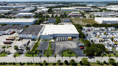 12950 NW South River Dr, Miami, FL en alquiler Foto del edificio- Imagen 2 de 3