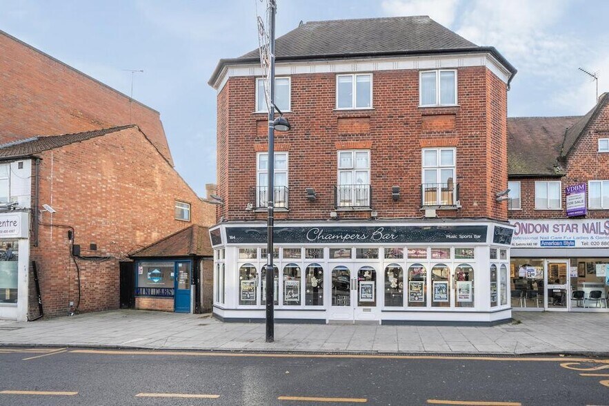 184 Field End Rd, Pinner en venta - Foto del edificio - Imagen 2 de 16
