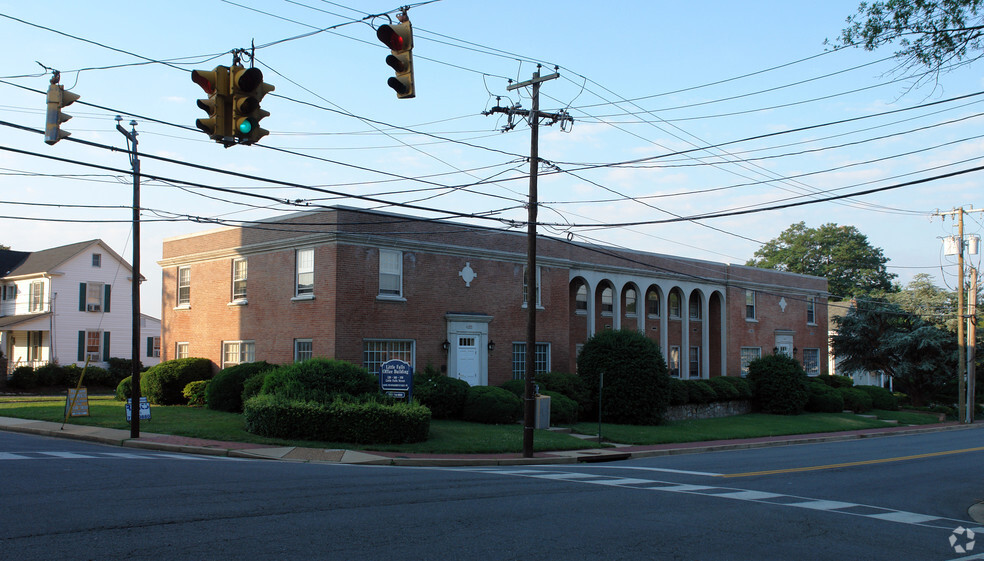 130-150 Little Falls St, Falls Church, VA en alquiler - Foto del edificio - Imagen 3 de 14