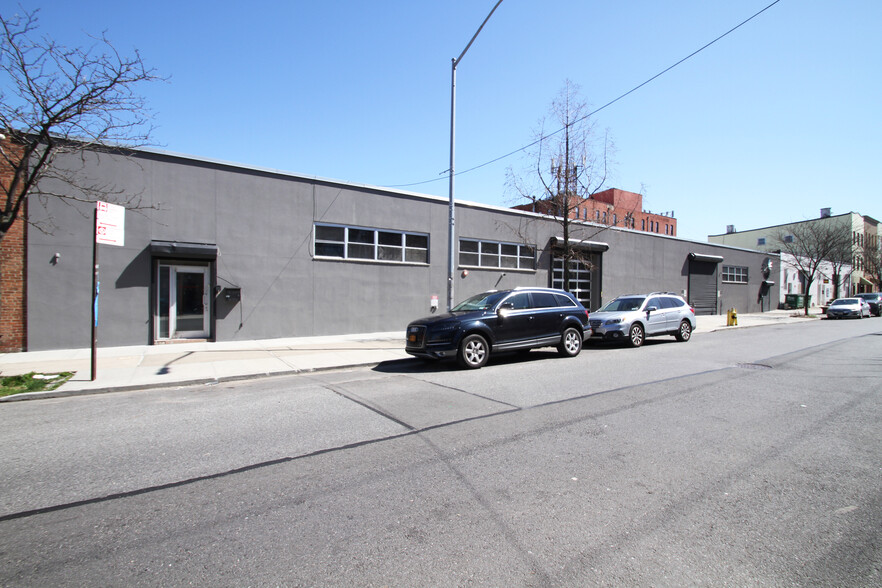 300 Kingsland Ave, Brooklyn, NY en alquiler - Foto del edificio - Imagen 1 de 6