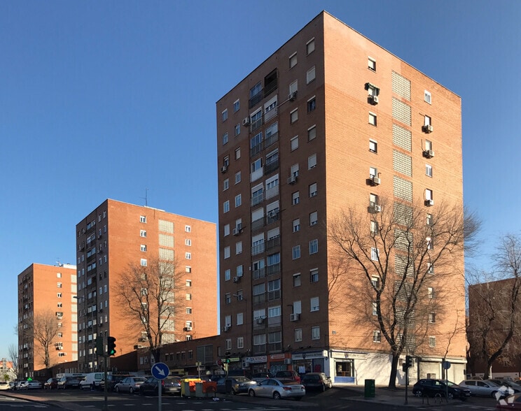 Calle Santa María Reina, 4, Madrid, Madrid en venta - Foto del edificio - Imagen 2 de 2