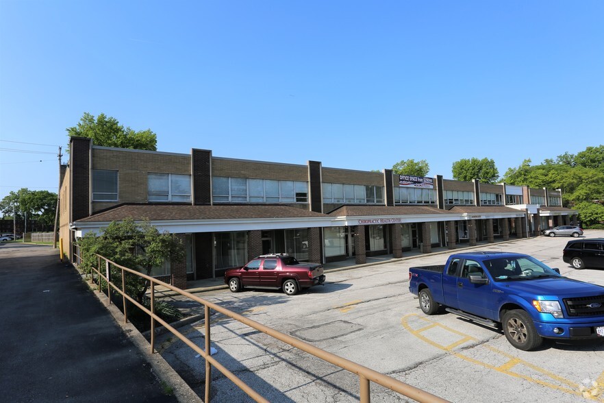 9679-9709 Brookpark Rd, Parma, OH en alquiler - Foto del edificio - Imagen 1 de 17