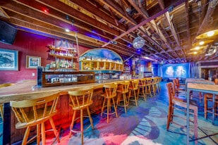 TURNKEY BAR / NIGHTCLUB: LIQUOR LICENSE - Inmueble