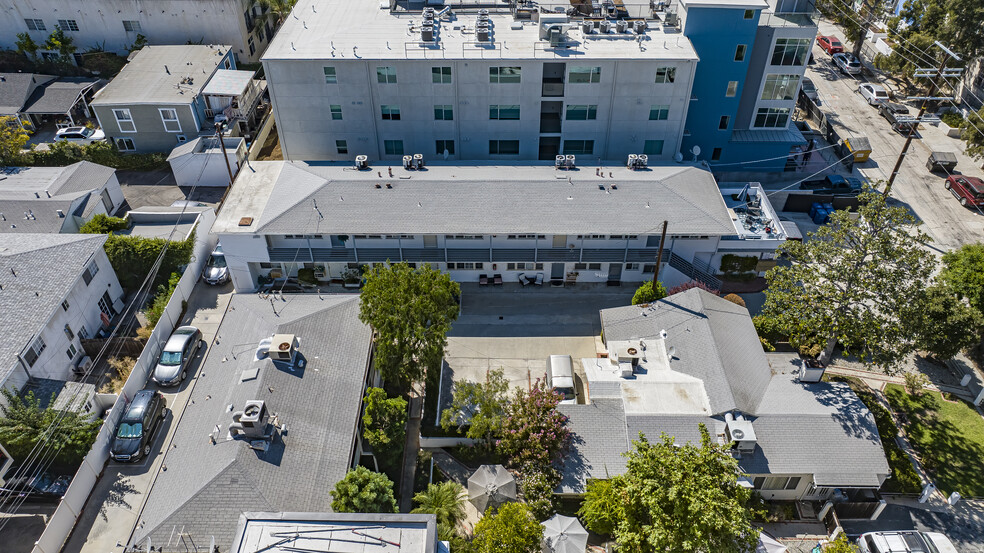 10814-10818 Blix St, West Toluca Lake, CA en venta - Foto del edificio - Imagen 3 de 16