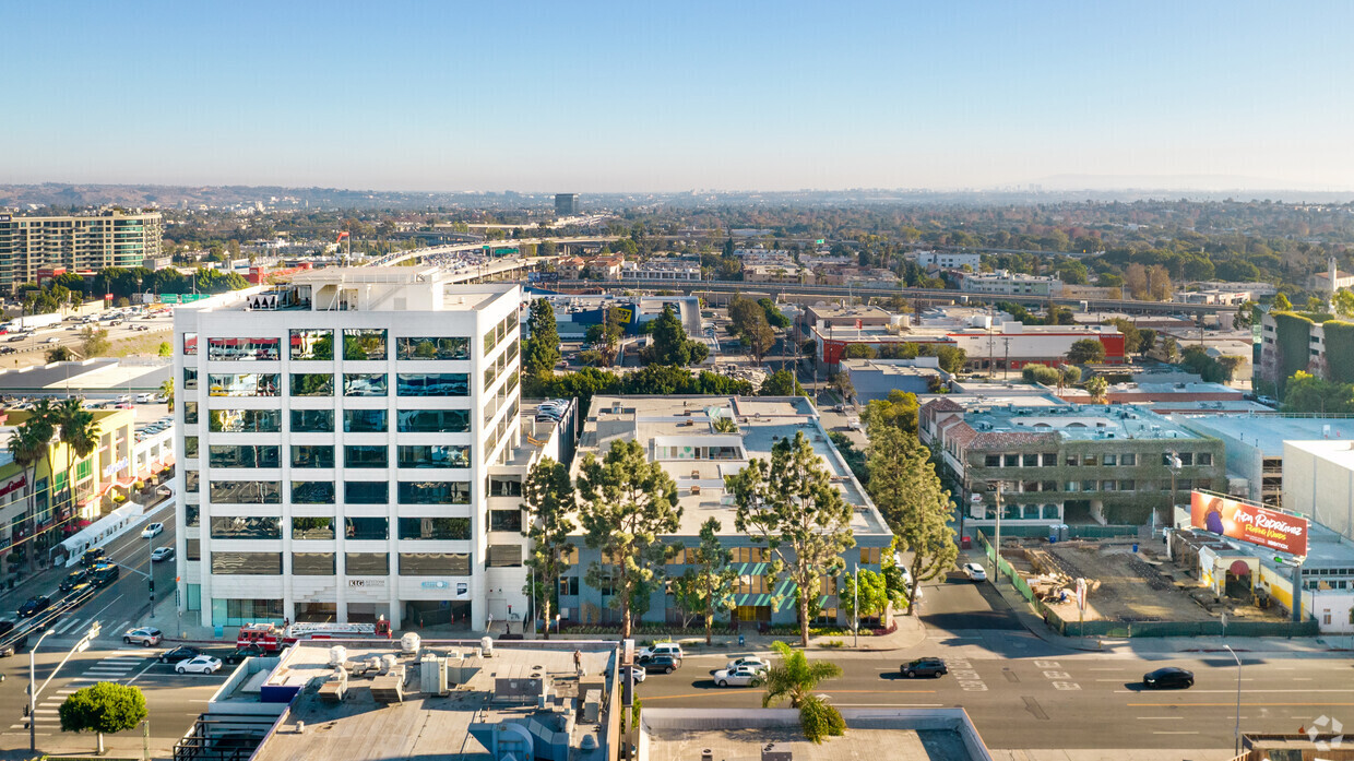 11340 W Olympic Blvd, Los Angeles, CA en alquiler Foto del edificio- Imagen 1 de 9