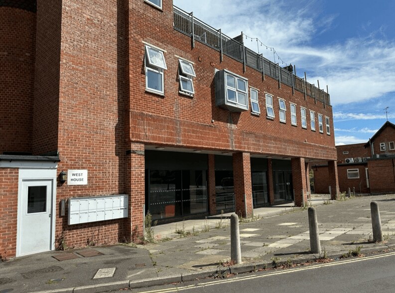 Plough Rd, Yateley en alquiler - Foto del edificio - Imagen 2 de 9