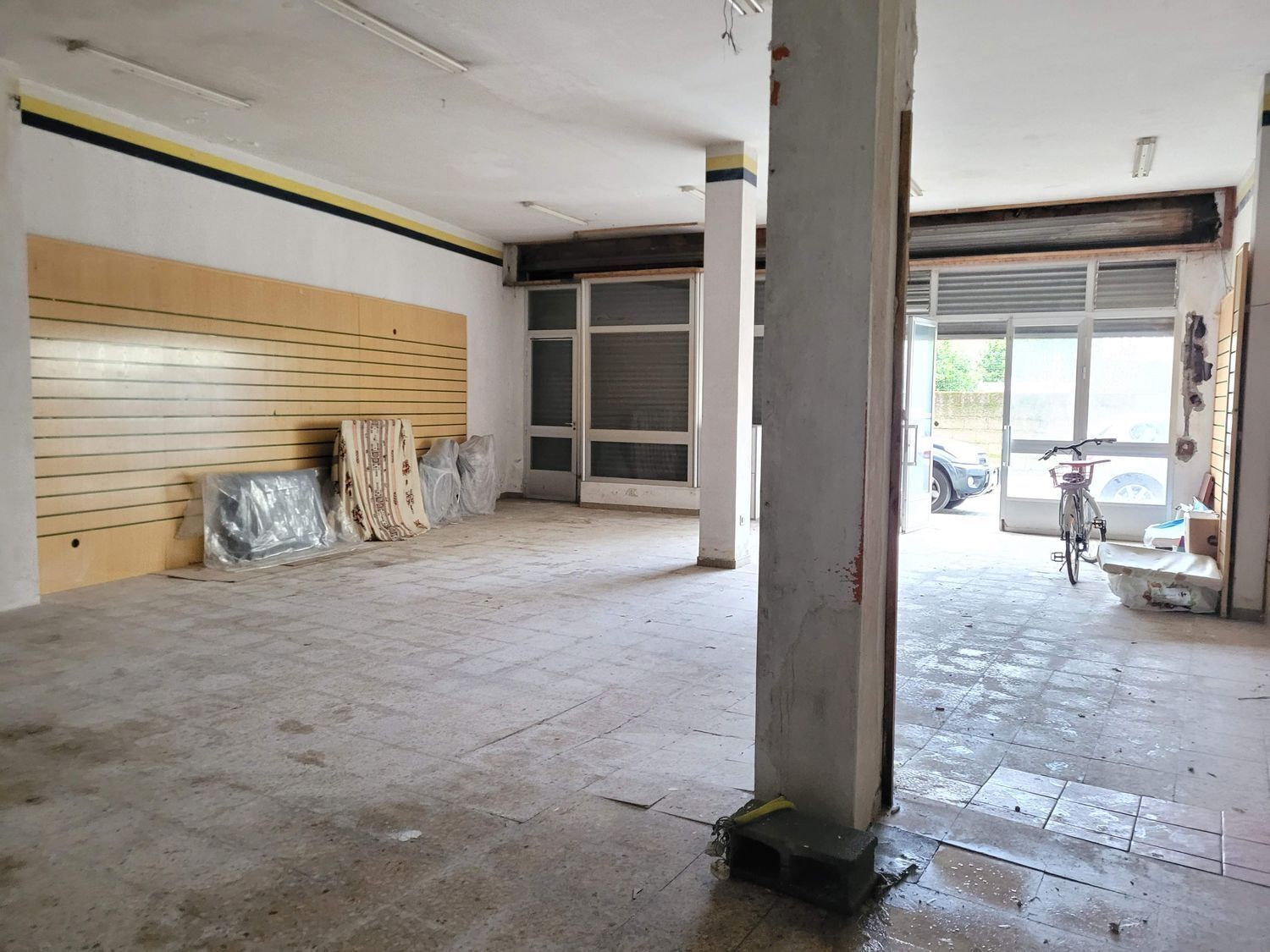 Local en Cambados en venta Foto del interior- Imagen 1 de 17