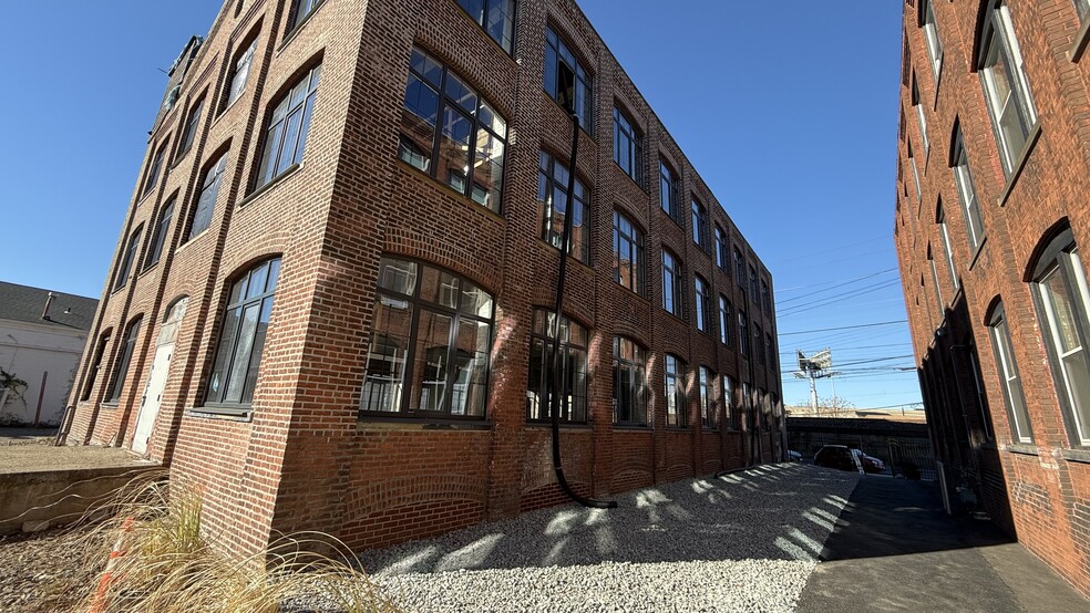 347 Railroad Ave, Bridgeport, CT en venta - Foto del edificio - Imagen 1 de 20