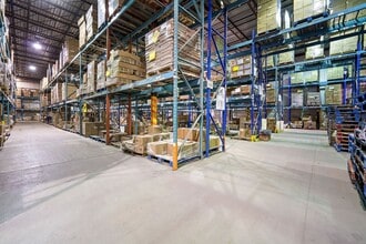 5660 Rue Ferrier, Mont-Royal, QC en alquiler Foto del interior- Imagen 2 de 5