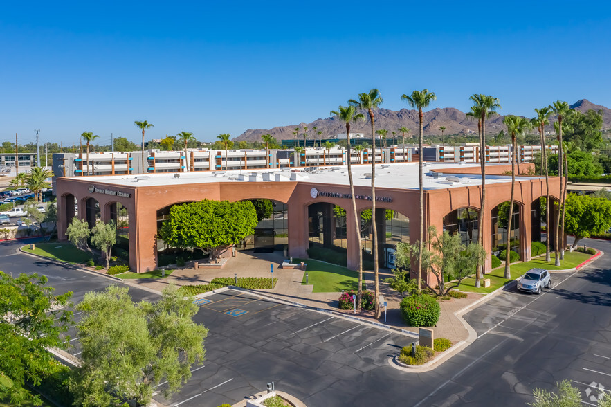 4040 E Camelback Rd, Phoenix, AZ en alquiler - Foto del edificio - Imagen 1 de 12