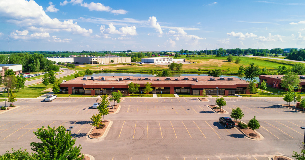 5506 Corporate Dr, Saint Joseph, MO en venta - Foto principal - Imagen 1 de 19