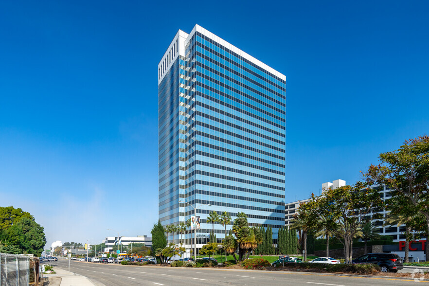 222 N Pacific Coast Hwy, El Segundo, CA en alquiler - Foto del edificio - Imagen 1 de 4