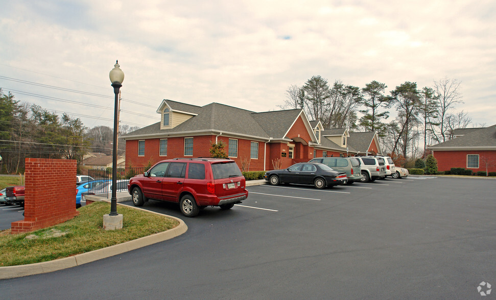 1376-1378 Papermill Pointe Way, Knoxville, TN en alquiler - Foto del edificio - Imagen 2 de 6