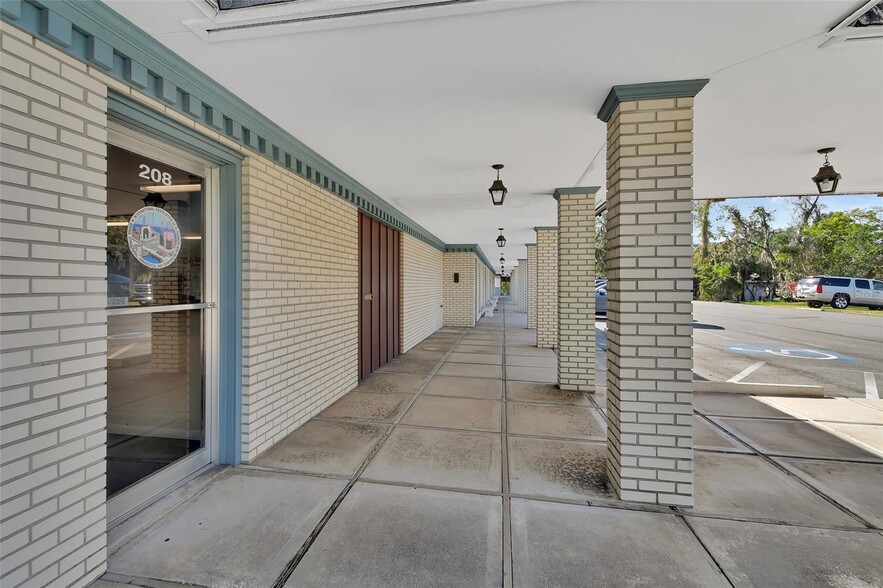 212 E New York Ave, Deland, FL en venta - Foto del edificio - Imagen 2 de 11