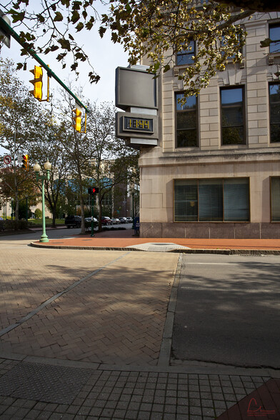 300 Capitol St, Charleston, WV en alquiler - Foto del edificio - Imagen 2 de 11