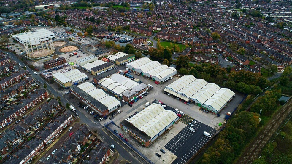 Longford Trading Estate, Manchester en alquiler - Foto del edificio - Imagen 2 de 8