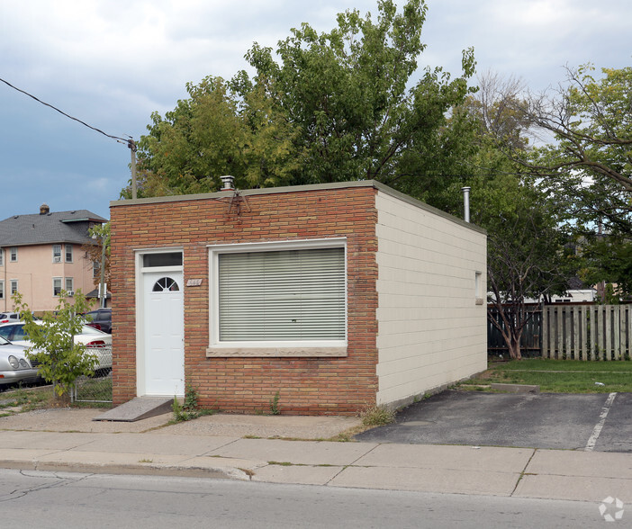 64 Queen St, St Catharines, ON en alquiler - Foto principal - Imagen 1 de 2