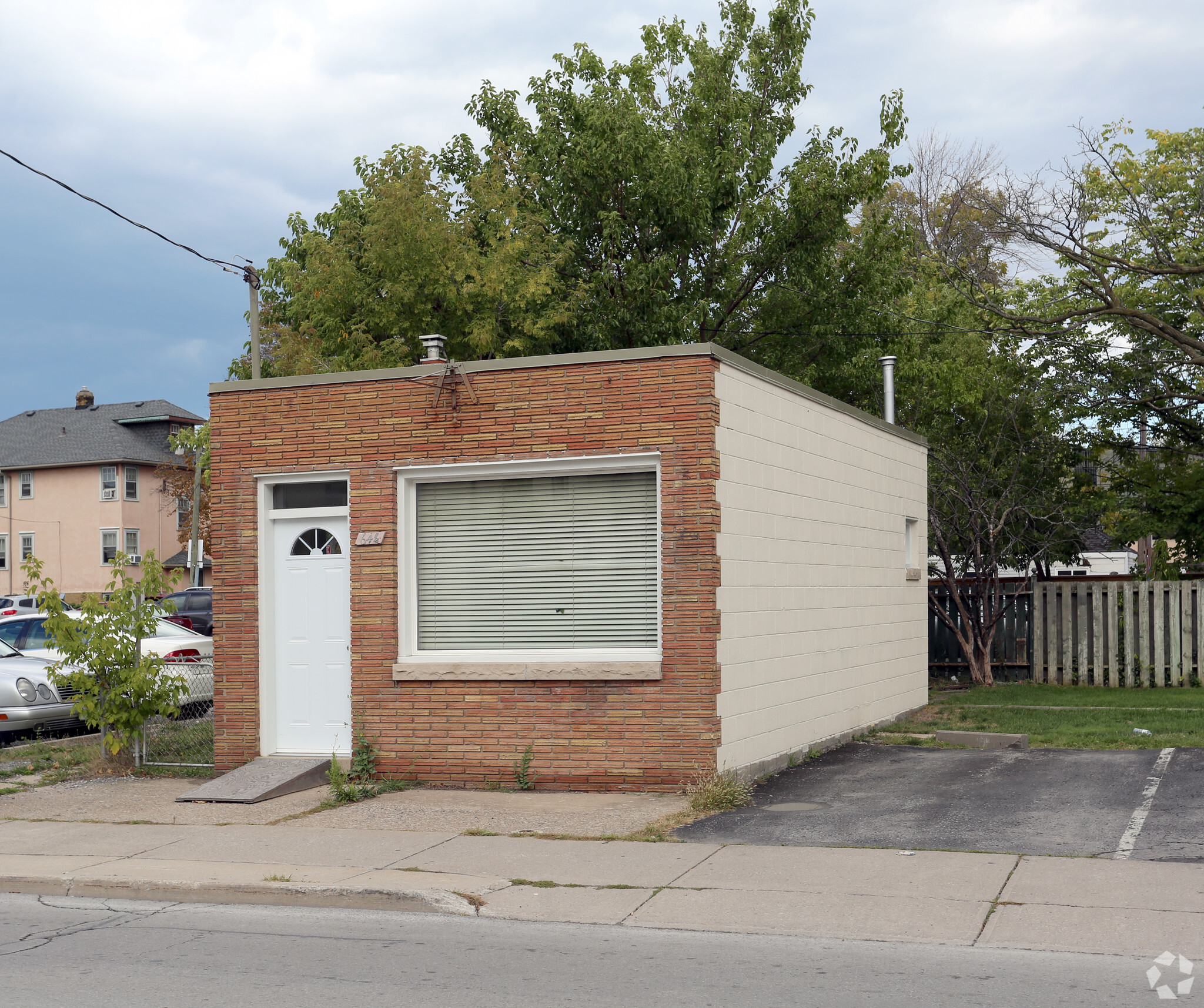 64 Queen St, St Catharines, ON en alquiler Foto principal- Imagen 1 de 3