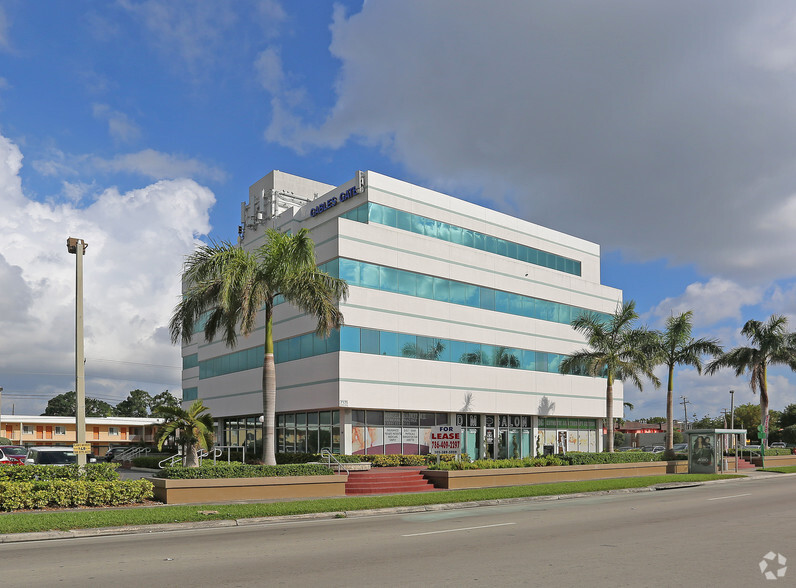 7171 Coral Way, Miami, FL en alquiler - Foto principal - Imagen 1 de 8