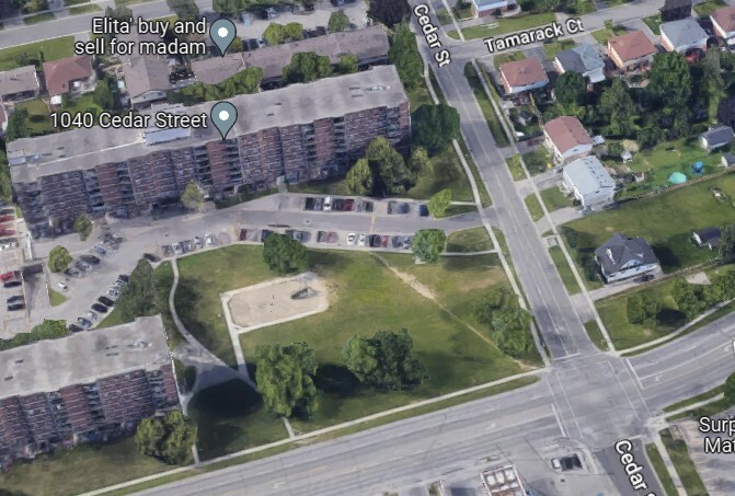 Wentworth St W, Oshawa, ON en venta - Foto del edificio - Imagen 2 de 7