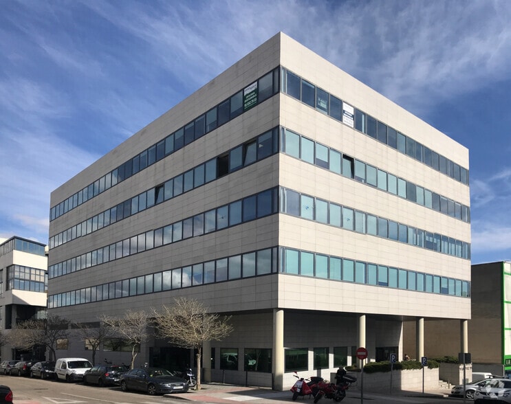 Calle Miguel Yuste, 17, Madrid, Madrid en alquiler - Foto del edificio - Imagen 2 de 4