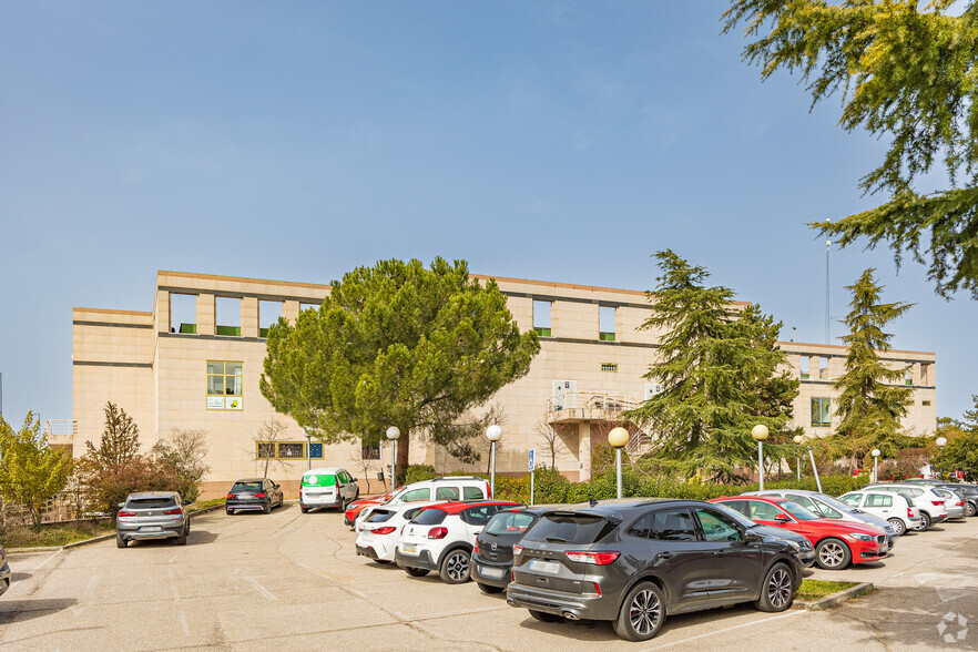 Calle Valle del Tormes, 2, Boadilla Del Monte, Madrid en alquiler - Foto del edificio - Imagen 3 de 7