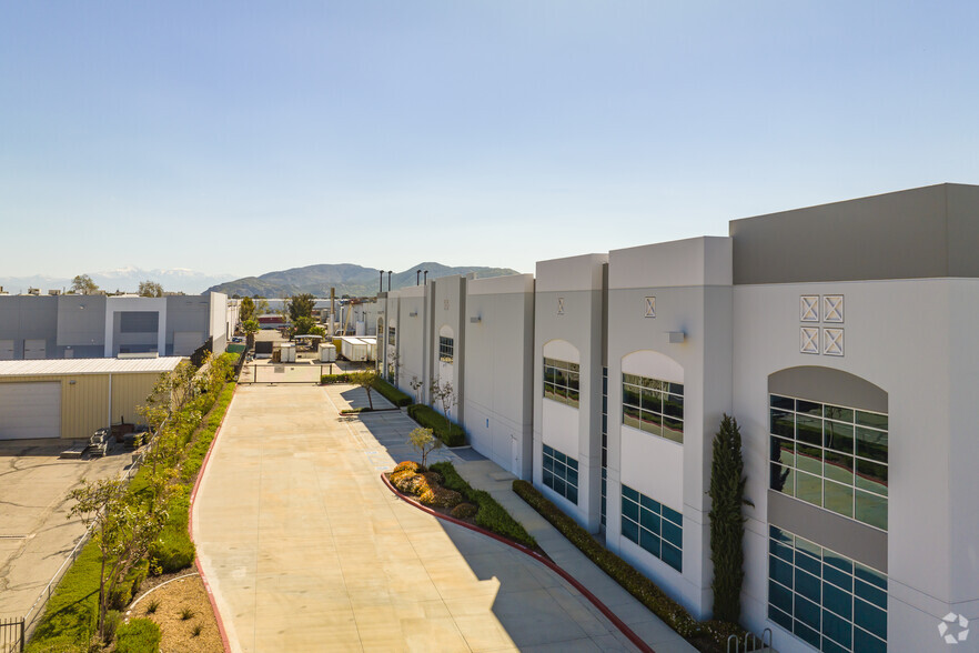 11751 Industry Ave, Fontana, CA en alquiler - Foto del edificio - Imagen 3 de 4