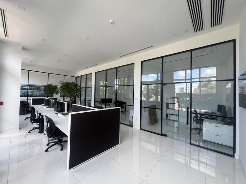 700 SW 1st St, Miami, FL en alquiler - Foto del interior - Imagen 2 de 75