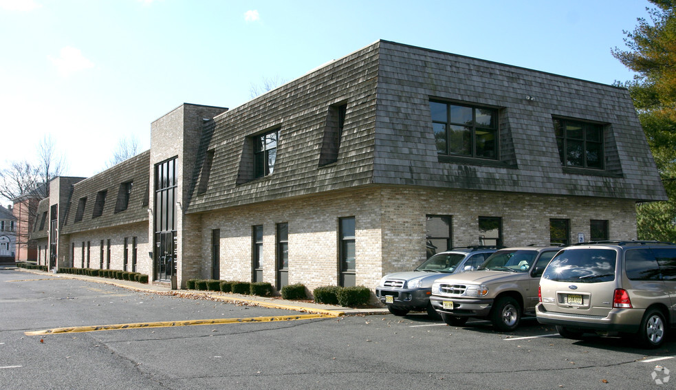 329 Belleville Ave, Bloomfield, NJ en alquiler - Foto del edificio - Imagen 2 de 4