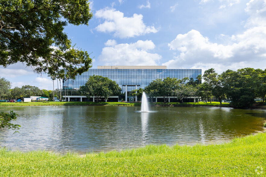 6301 NW 5th Way, Fort Lauderdale, FL en alquiler - Foto del edificio - Imagen 1 de 4