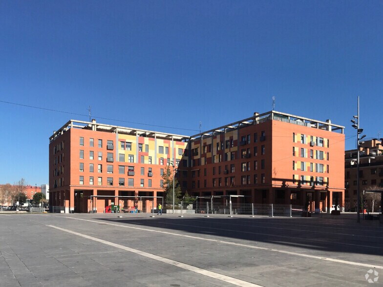 Local en Azuqueca de Henares, Guadalajara en alquiler - Foto del edificio - Imagen 2 de 2