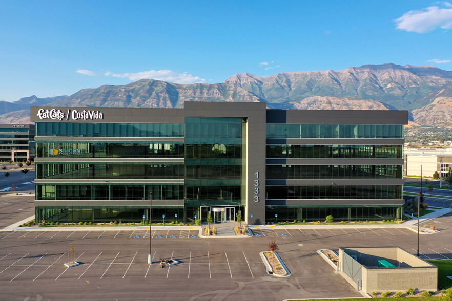 1333 S Valley Grove Way, Pleasant Grove, UT en alquiler - Foto del edificio - Imagen 1 de 30