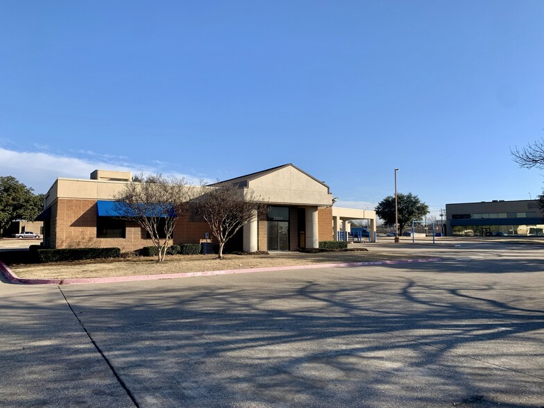 2301 Valley View Ln, Dallas, TX en alquiler - Foto del edificio - Imagen 1 de 5