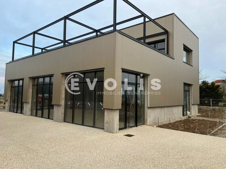 1 Route D'Heyrieux, Toussieu en venta - Foto del edificio - Imagen 3 de 16