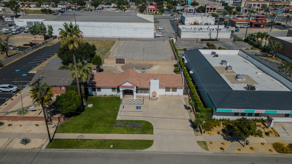 16838 Ivy Ave, Fontana, CA en venta - Foto del edificio - Imagen 2 de 19