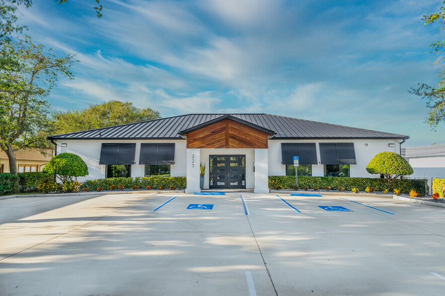 223 N Causeway, New Smyrna Beach, FL en venta - Foto del edificio - Imagen 2 de 40