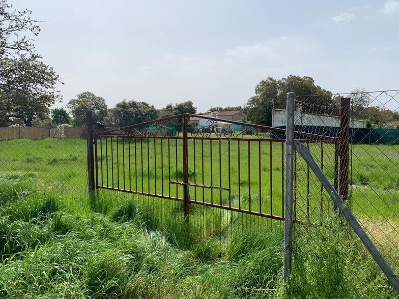 Terreno en Arroyo de la Luz, Cáceres en venta - Foto principal - Imagen 1 de 8