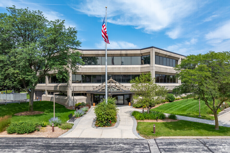 250 S Executive Dr, Brookfield, WI en alquiler - Foto del edificio - Imagen 1 de 16