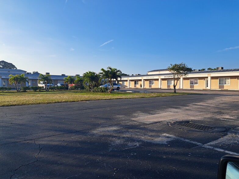 8479-8521 S US Highway 1, Port Saint Lucie, FL en alquiler - Foto del edificio - Imagen 2 de 3