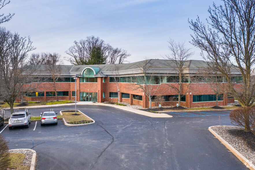 18 Campus Blvd, Newtown Square, PA en alquiler - Foto del edificio - Imagen 1 de 14