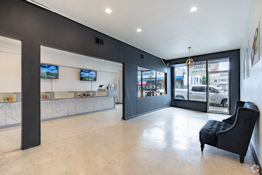 355-359 N Fairfax Ave, Los Angeles, CA en alquiler - Foto del interior - Imagen 2 de 65