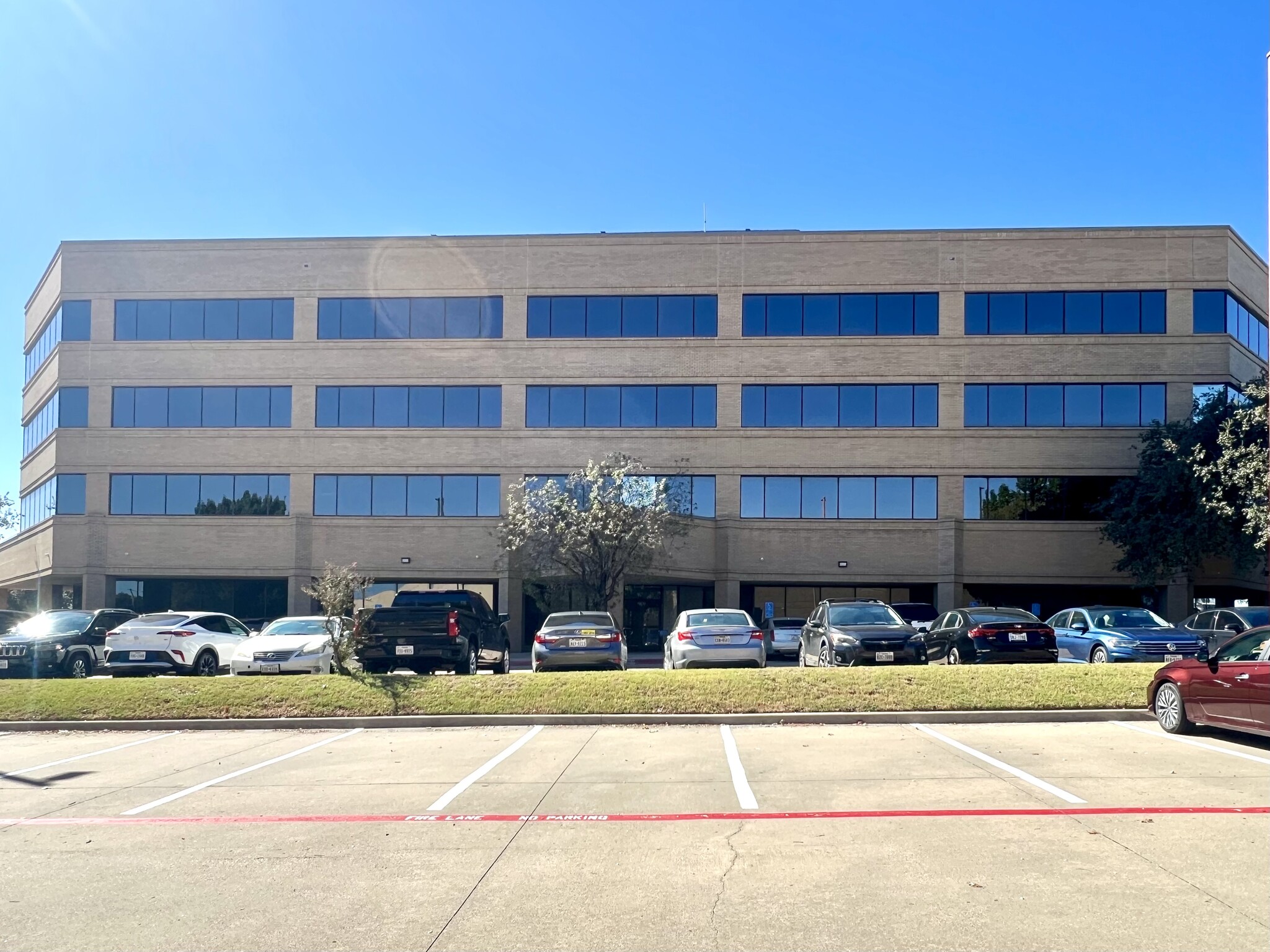 1760 S Stemmons Fwy, Lewisville, TX en alquiler Foto del edificio- Imagen 1 de 17