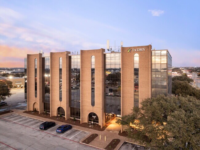 Más detalles de 1925 E Belt Line Rd, Carrollton, TX - Oficina en alquiler