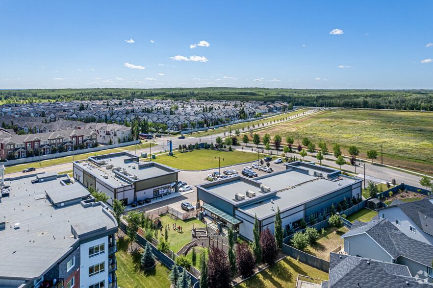 20904 62nd Ave NW, Edmonton, AB en alquiler - Foto del edificio - Imagen 1 de 4