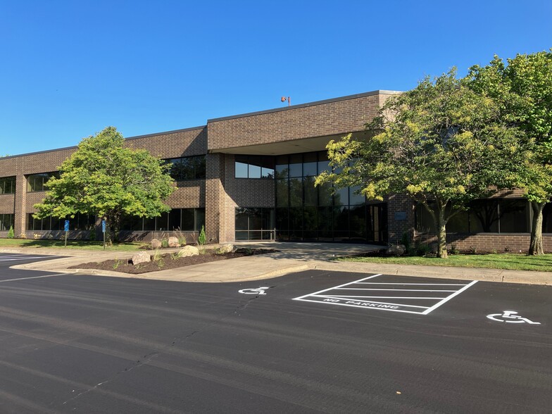 10951 Bush Lake Rd, Bloomington, MN en alquiler - Foto del edificio - Imagen 1 de 2