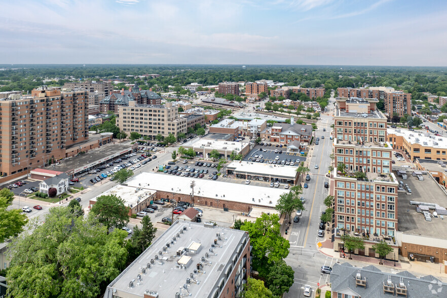 10-36 S Evergreen Ave, Arlington Heights, IL en alquiler - Vista aérea - Imagen 3 de 15