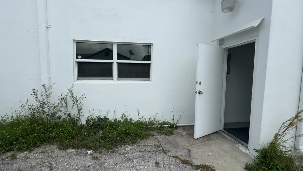 1160 NE 24th Ct, Wilton Manors, FL en alquiler - Vídeo de anuncio comercial - Imagen 2 de 12