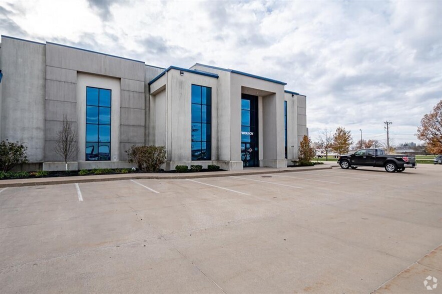 4625 6th St SW, Cedar Rapids, IA en alquiler - Foto del edificio - Imagen 3 de 29