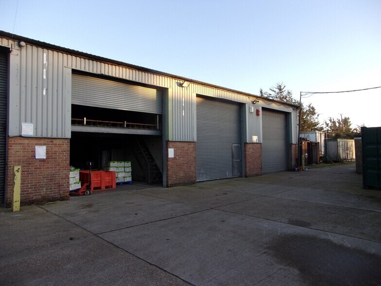 75 Lichfield Rd, Brentwood en alquiler - Foto del edificio - Imagen 2 de 2